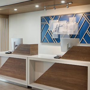 Holiday Inn Express Dallas Market Center By Ihg